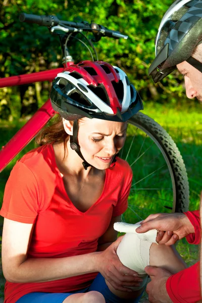 Attorney for Bicycling accident - woman with injured knee from a bicyling accident